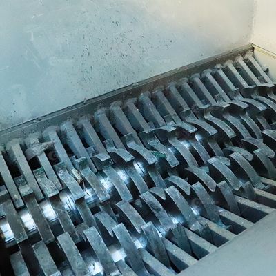 Máquina automática de reciclagem de PCB para reciclagem de placas-mãe em instalações de fabrico