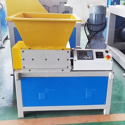 Máquina de trituração de garrafas de resíduos de plástico mini Triturador de eixo duplo para eficiência de reciclagem